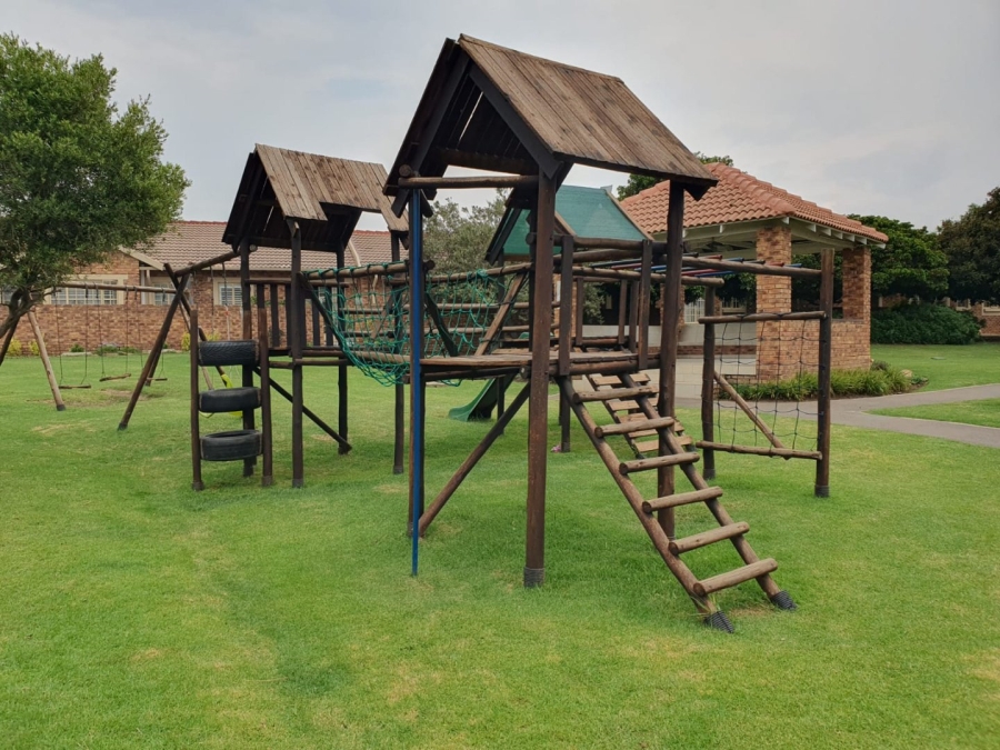 To Let 2 Bedroom Property for Rent in Greenstone Hill Gauteng