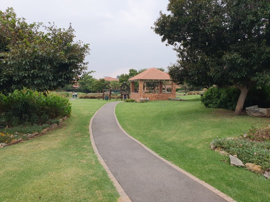 To Let 2 Bedroom Property for Rent in Greenstone Hill Gauteng