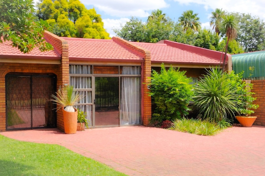 4 Bedroom Property for Sale in Vanderbijlpark Sw 2 Gauteng