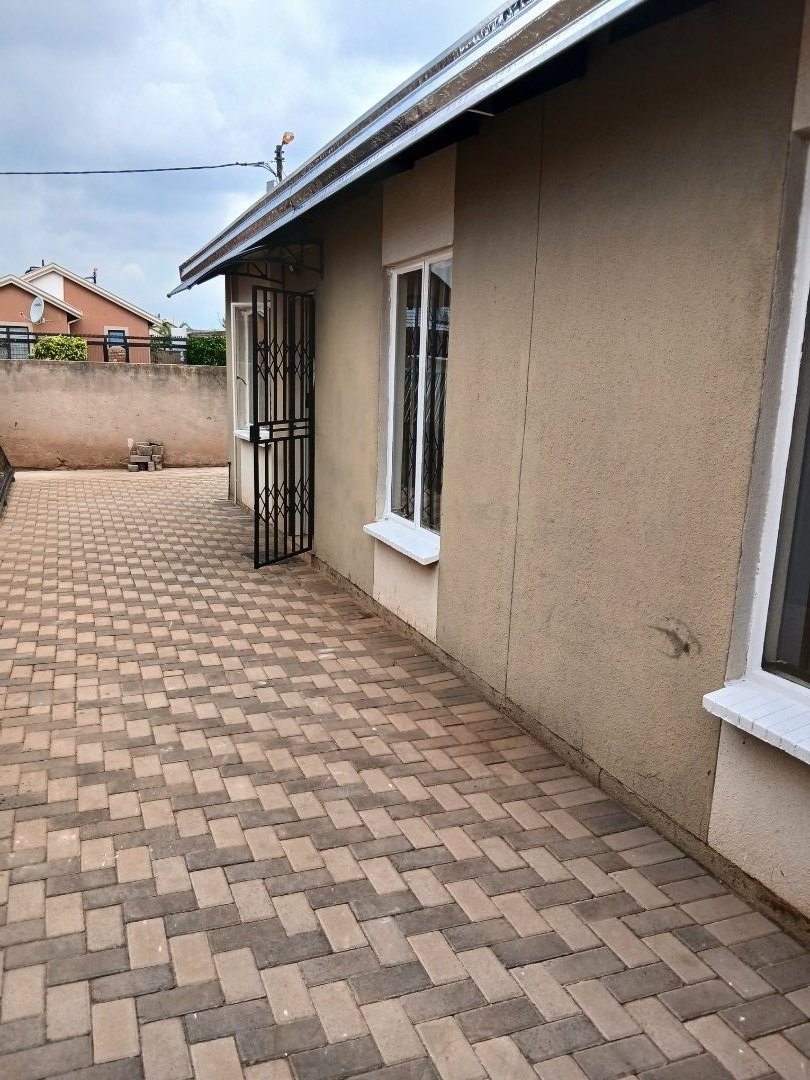 To Let 3 Bedroom Property for Rent in Rosslyn Gauteng