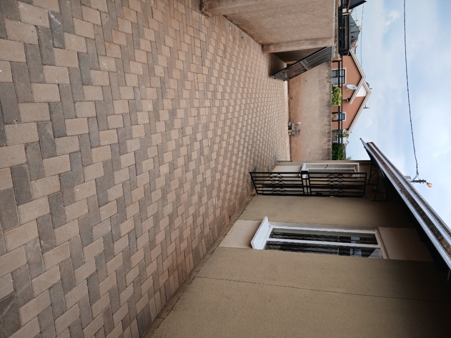 To Let 3 Bedroom Property for Rent in Rosslyn Gauteng