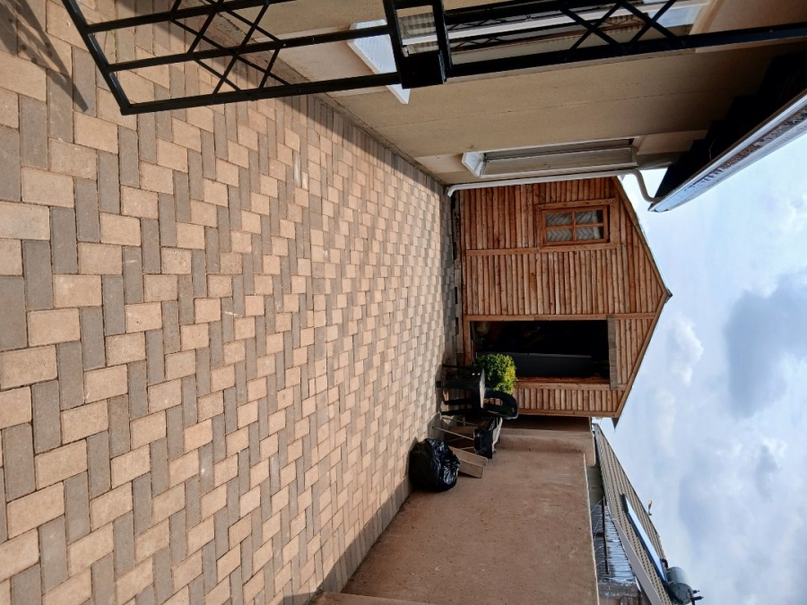 To Let 3 Bedroom Property for Rent in Rosslyn Gauteng