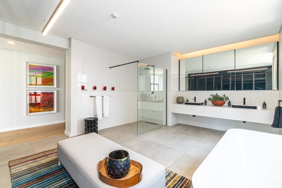 6 Bedroom Property for Sale in Waterfall Gauteng