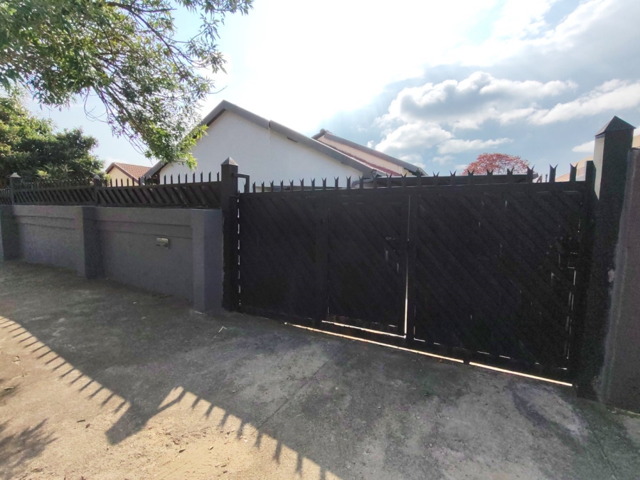 4 Bedroom Property for Sale in Lotus Gardens Gauteng
