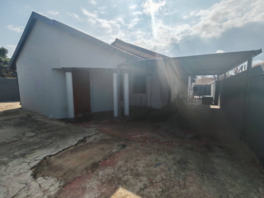 4 Bedroom Property for Sale in Lotus Gardens Gauteng