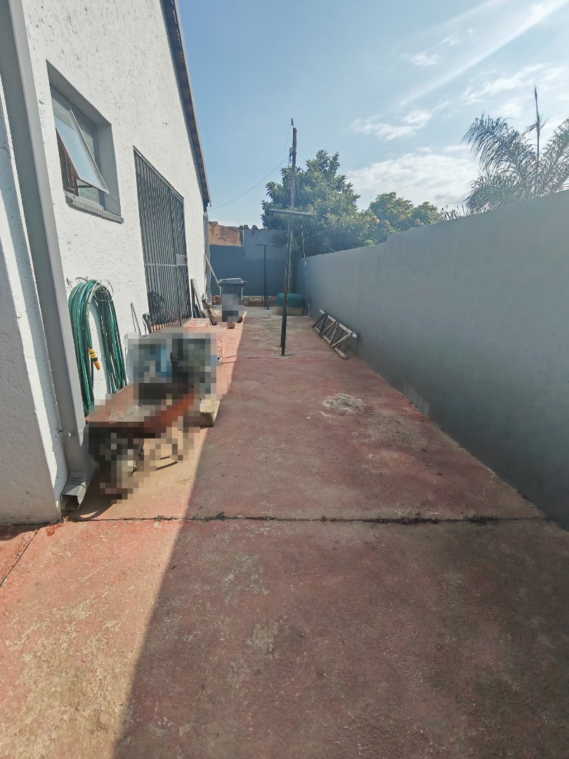 4 Bedroom Property for Sale in Lotus Gardens Gauteng