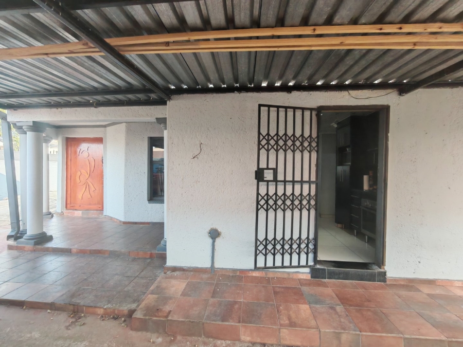 4 Bedroom Property for Sale in Lotus Gardens Gauteng