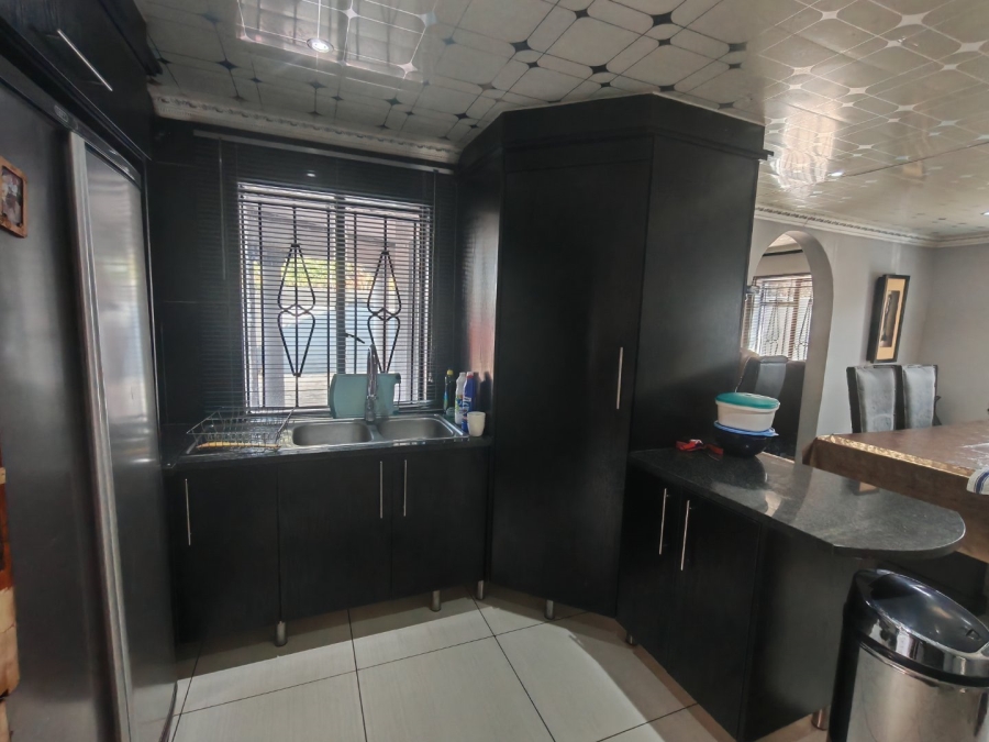 4 Bedroom Property for Sale in Lotus Gardens Gauteng