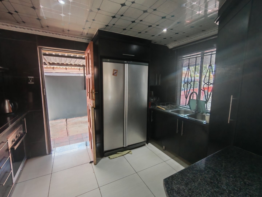 4 Bedroom Property for Sale in Lotus Gardens Gauteng