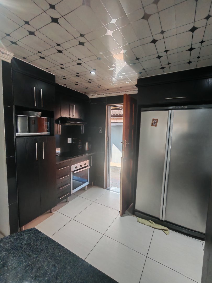 4 Bedroom Property for Sale in Lotus Gardens Gauteng