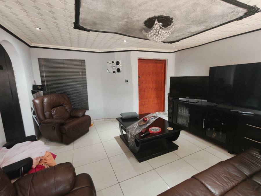 4 Bedroom Property for Sale in Lotus Gardens Gauteng