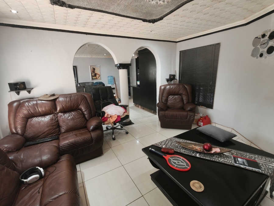 4 Bedroom Property for Sale in Lotus Gardens Gauteng