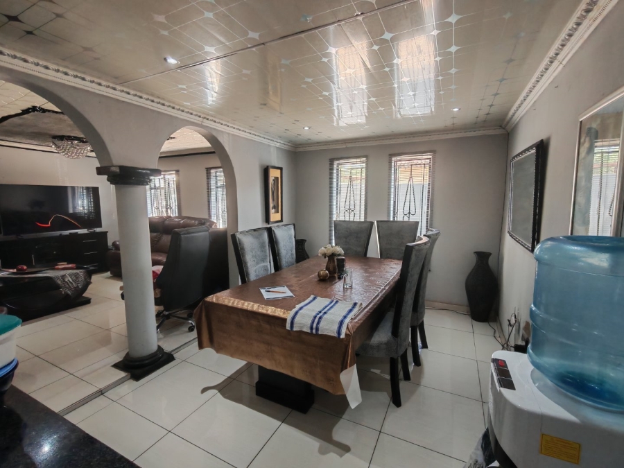 4 Bedroom Property for Sale in Lotus Gardens Gauteng