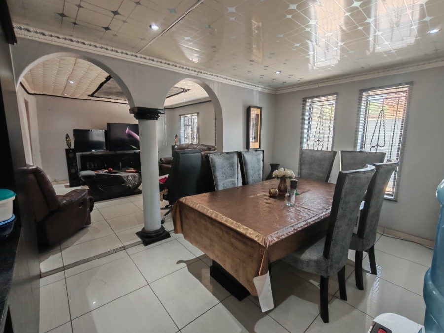 4 Bedroom Property for Sale in Lotus Gardens Gauteng