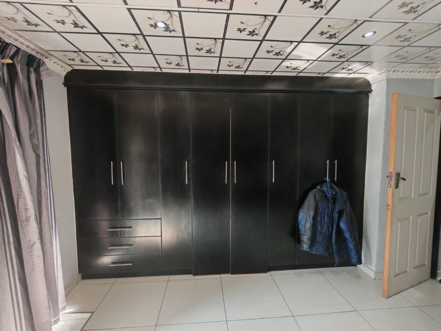 4 Bedroom Property for Sale in Lotus Gardens Gauteng