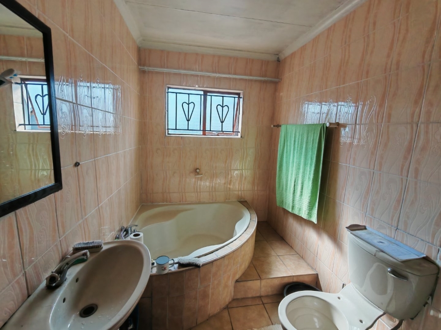 4 Bedroom Property for Sale in Lotus Gardens Gauteng