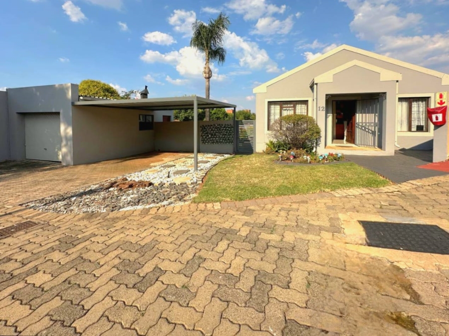 2 Bedroom Property for Sale in Zwartkop Gauteng