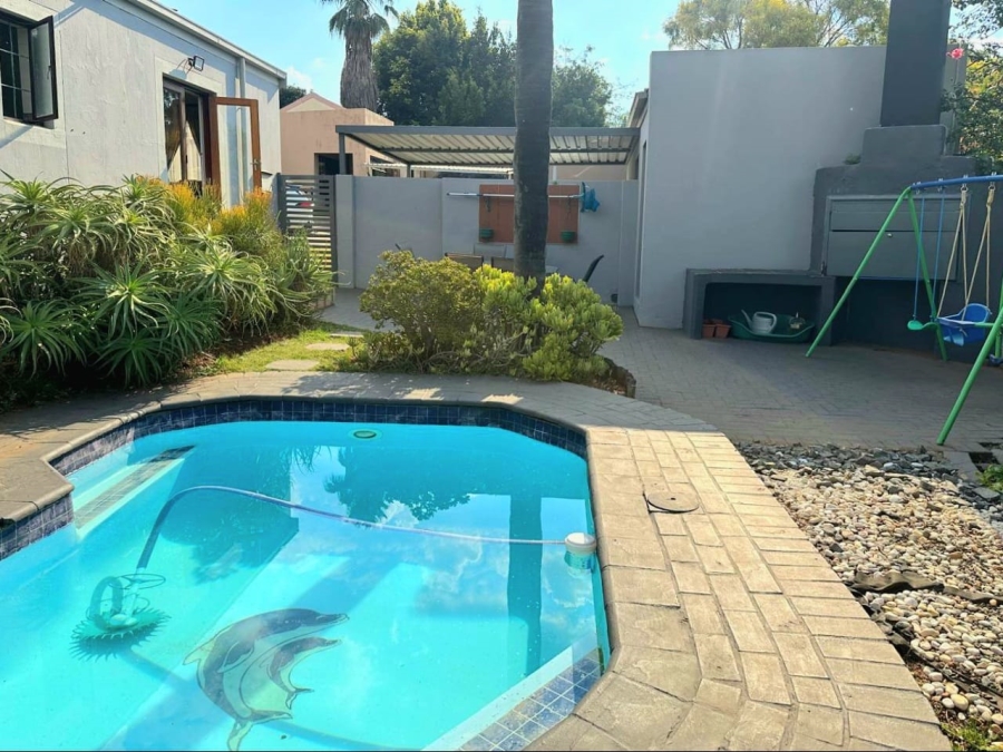 2 Bedroom Property for Sale in Zwartkop Gauteng