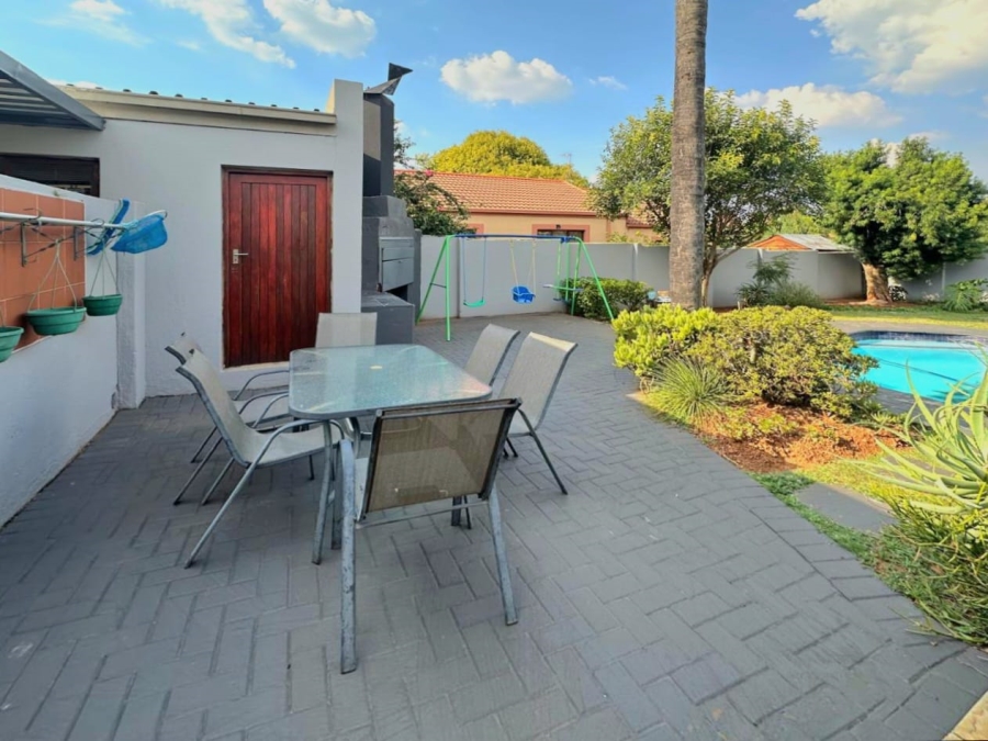 2 Bedroom Property for Sale in Zwartkop Gauteng