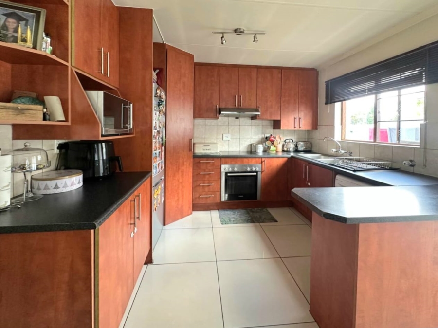 2 Bedroom Property for Sale in Zwartkop Gauteng