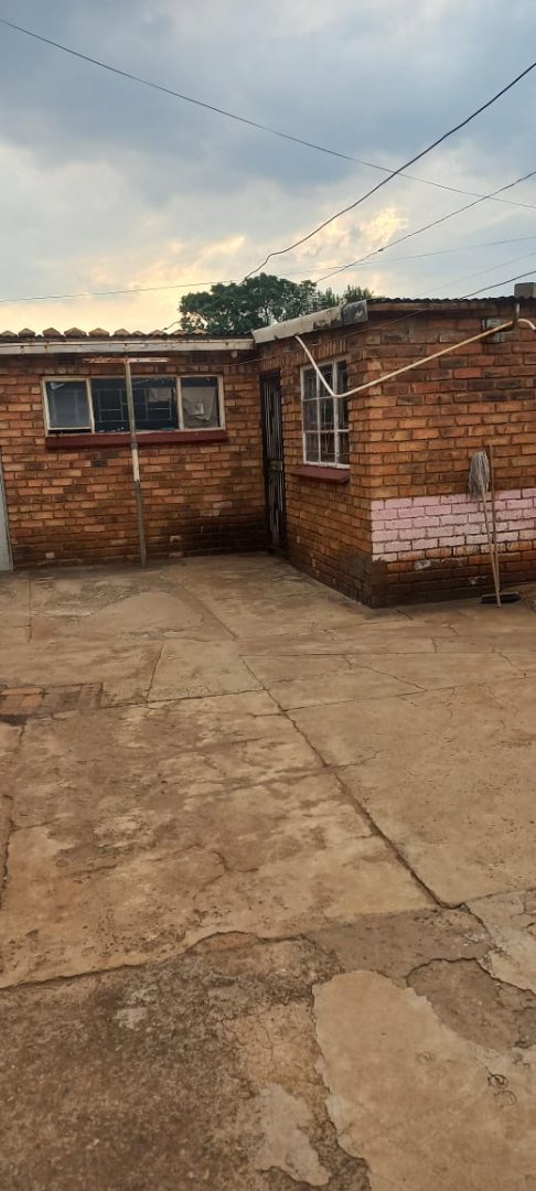 2 Bedroom Property for Sale in Daveyton Gauteng