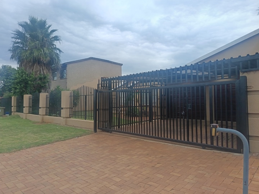 4 Bedroom Property for Sale in Lenasia South Gauteng