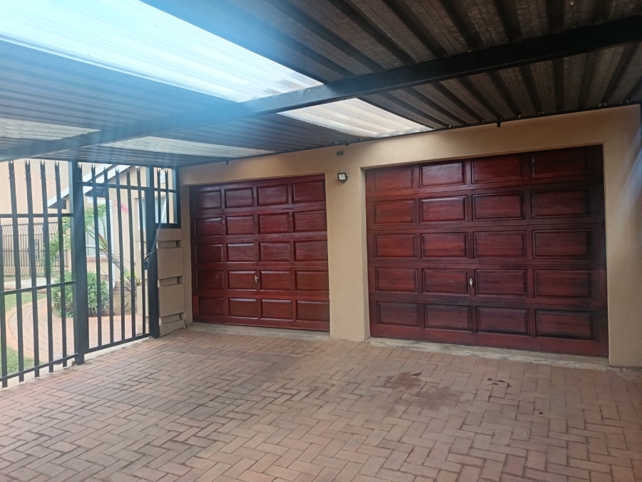 4 Bedroom Property for Sale in Lenasia South Gauteng