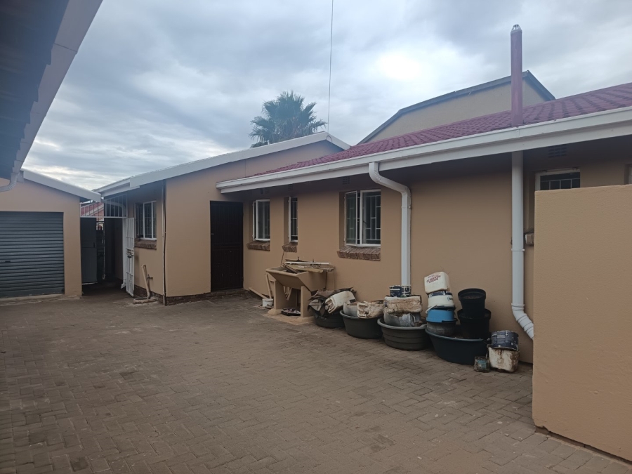 4 Bedroom Property for Sale in Lenasia South Gauteng