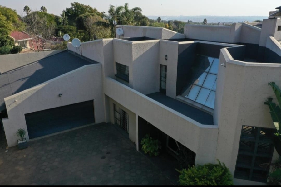 6 Bedroom Property for Sale in Rooihuiskraal Gauteng