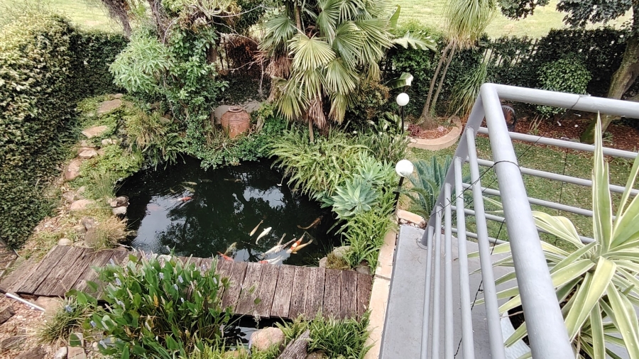 6 Bedroom Property for Sale in Rooihuiskraal Gauteng