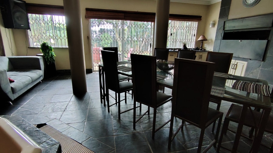 6 Bedroom Property for Sale in Rooihuiskraal Gauteng