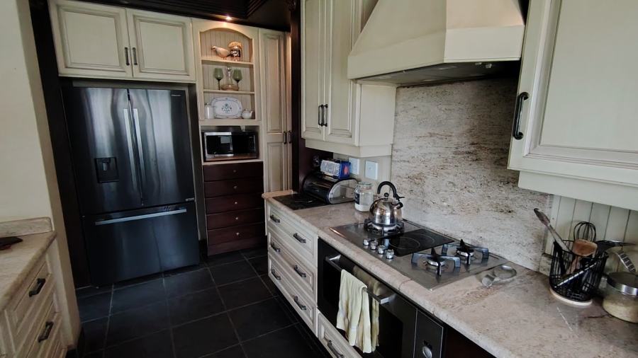 6 Bedroom Property for Sale in Rooihuiskraal Gauteng