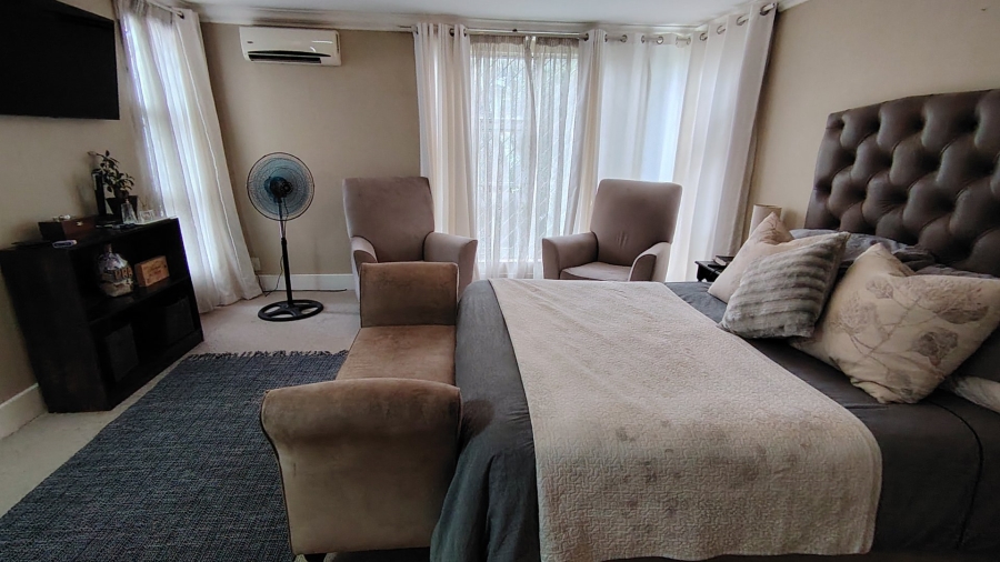 6 Bedroom Property for Sale in Rooihuiskraal Gauteng