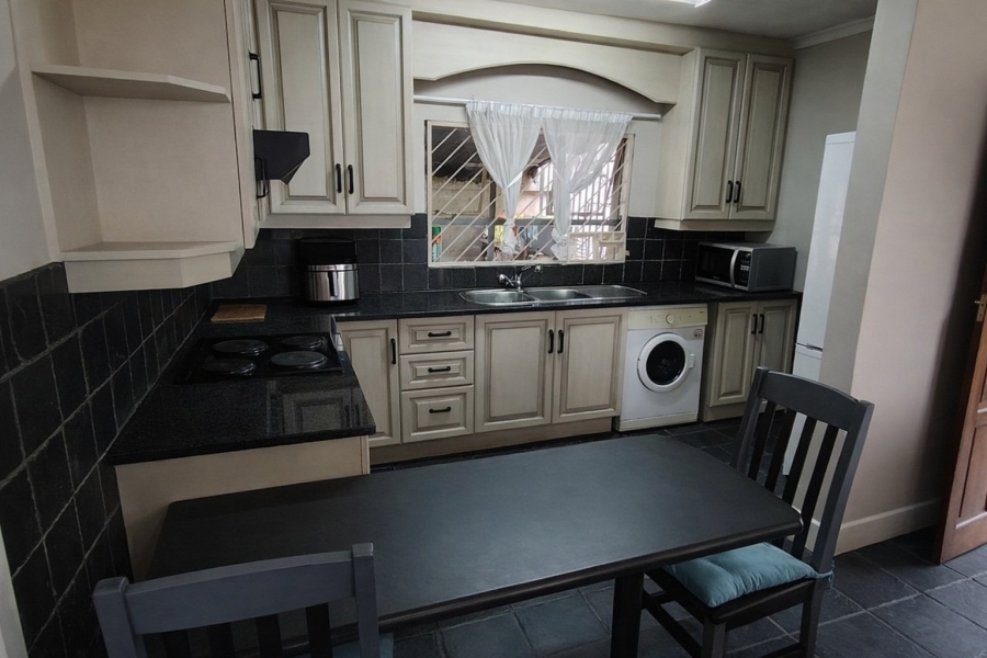 6 Bedroom Property for Sale in Rooihuiskraal Gauteng