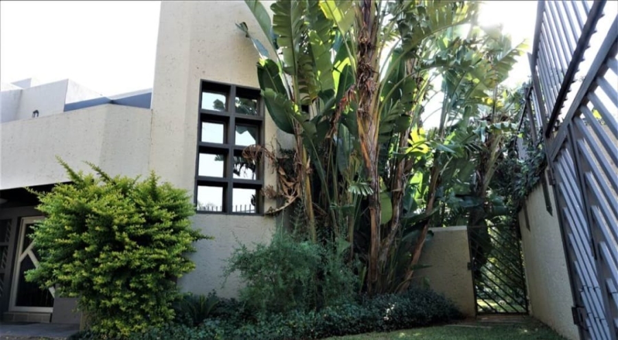 6 Bedroom Property for Sale in Rooihuiskraal Gauteng