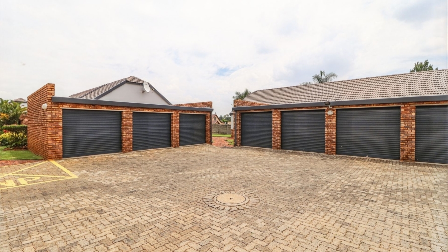 2 Bedroom Property for Sale in Bonaero Park Gauteng