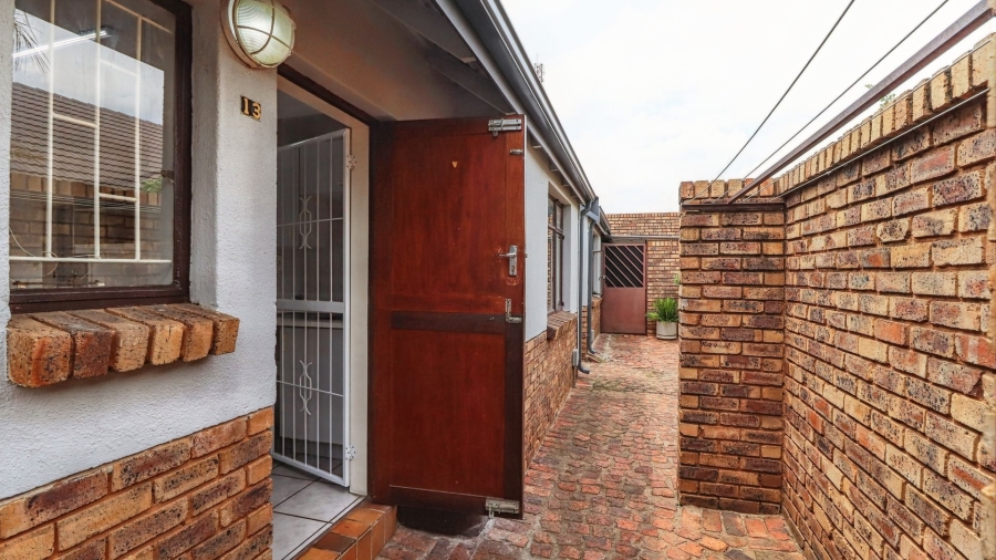 2 Bedroom Property for Sale in Bonaero Park Gauteng