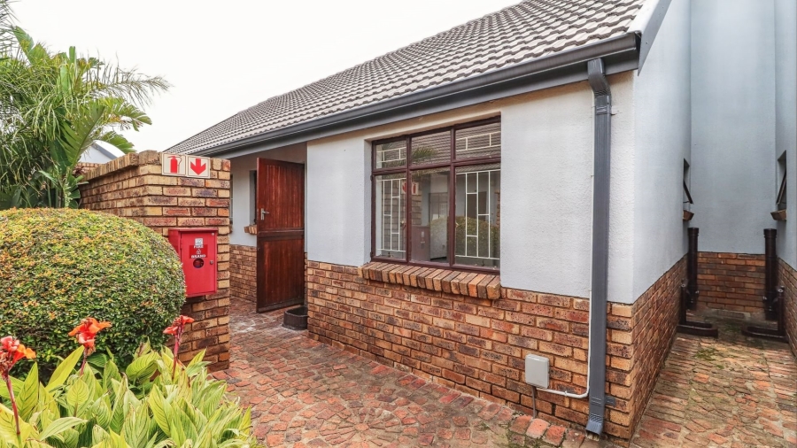 2 Bedroom Property for Sale in Bonaero Park Gauteng