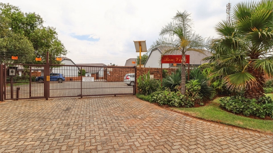 2 Bedroom Property for Sale in Bonaero Park Gauteng