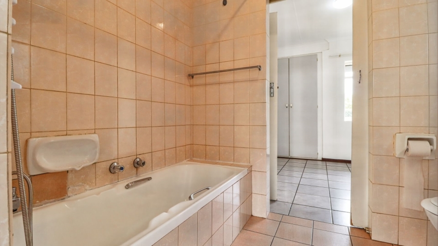 2 Bedroom Property for Sale in Bonaero Park Gauteng