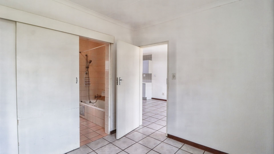 2 Bedroom Property for Sale in Bonaero Park Gauteng