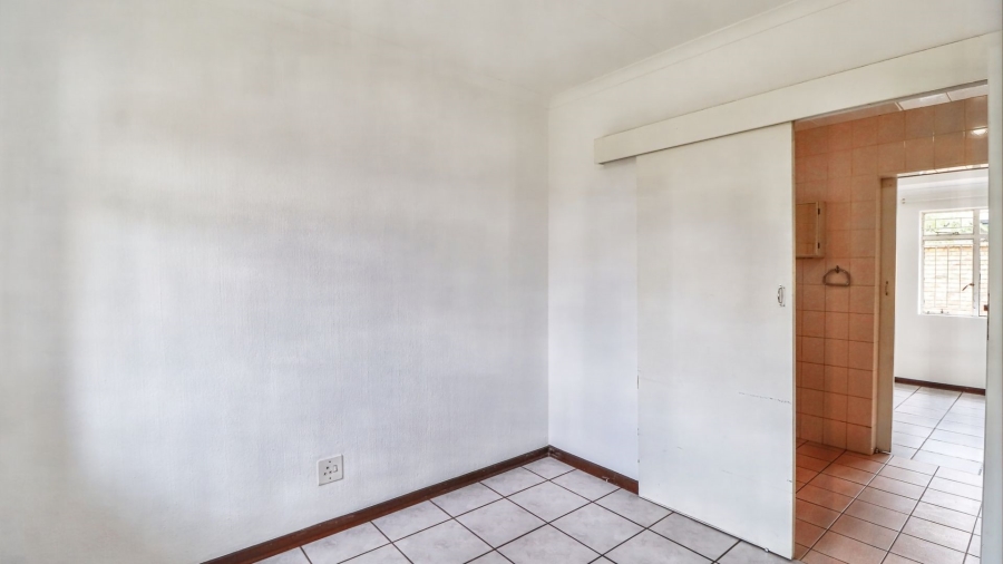 2 Bedroom Property for Sale in Bonaero Park Gauteng