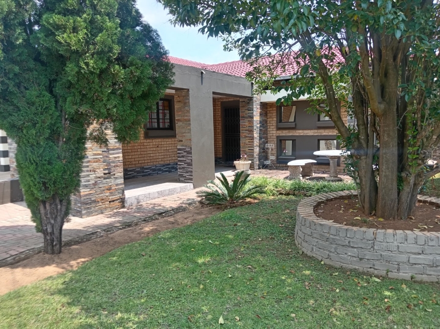 5 Bedroom Property for Sale in Riamar Park Gauteng