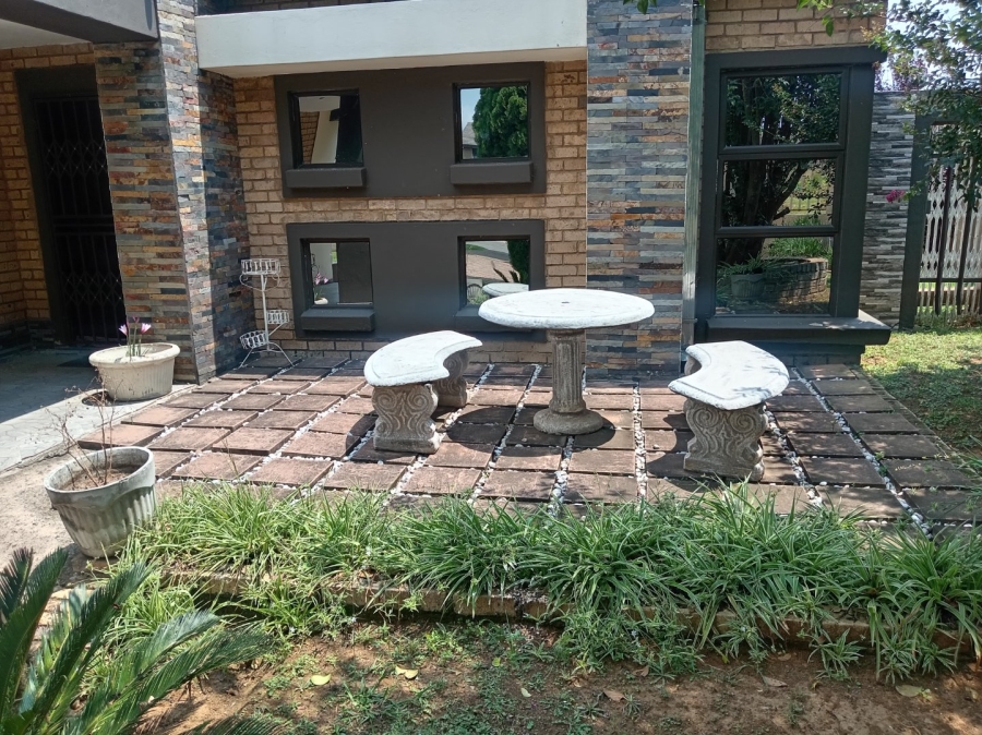5 Bedroom Property for Sale in Riamar Park Gauteng