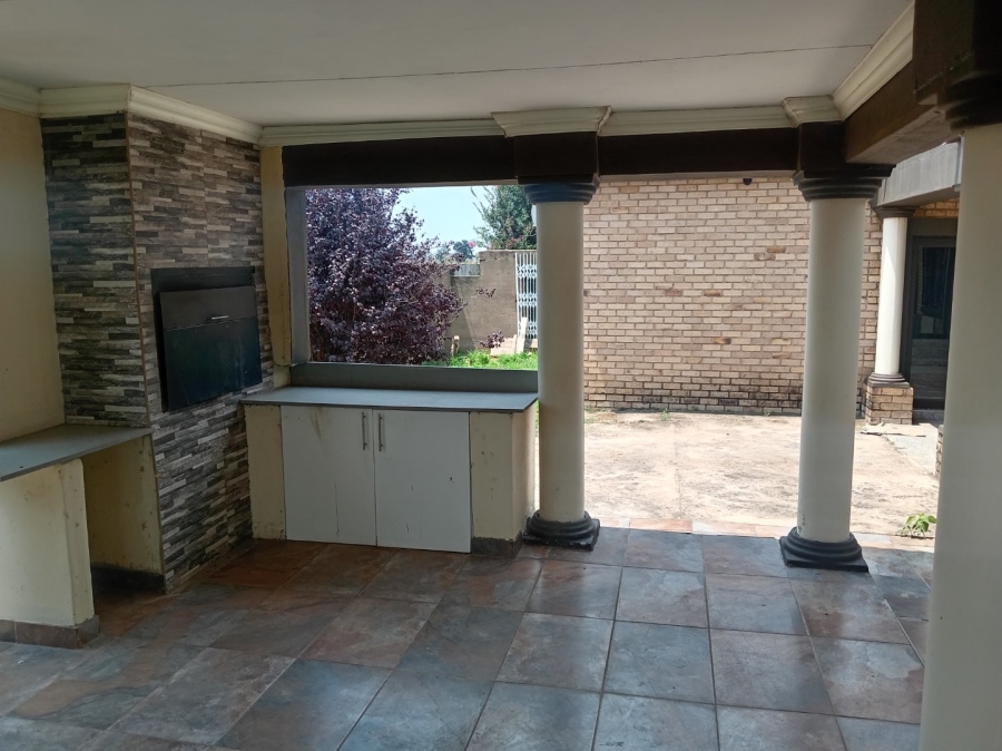 5 Bedroom Property for Sale in Riamar Park Gauteng