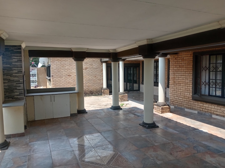 5 Bedroom Property for Sale in Riamar Park Gauteng