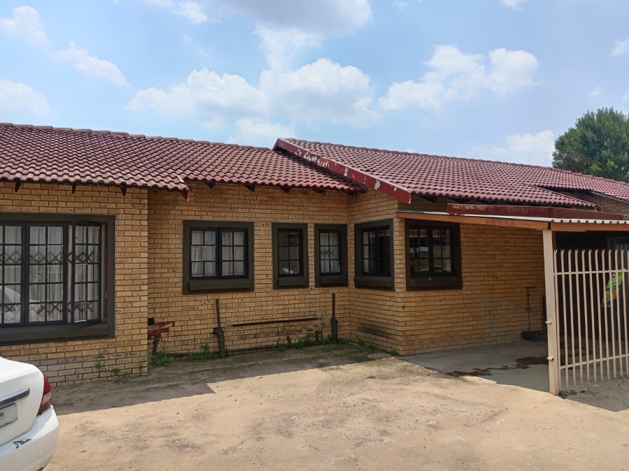 5 Bedroom Property for Sale in Riamar Park Gauteng