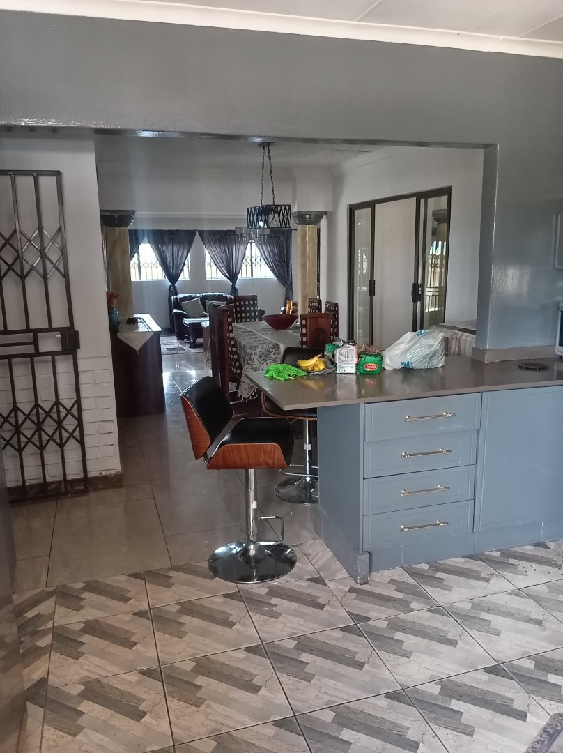 5 Bedroom Property for Sale in Riamar Park Gauteng