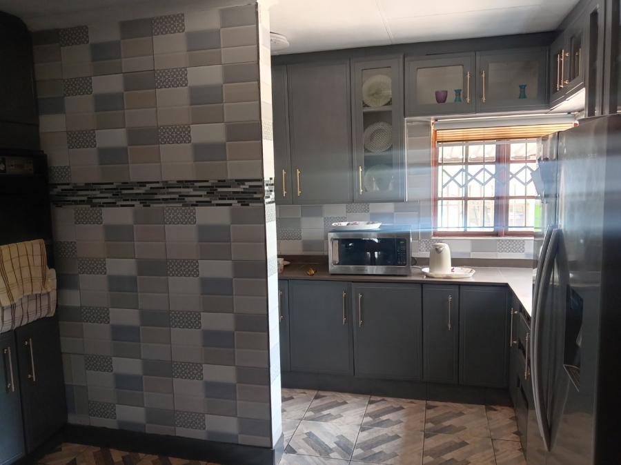 5 Bedroom Property for Sale in Riamar Park Gauteng