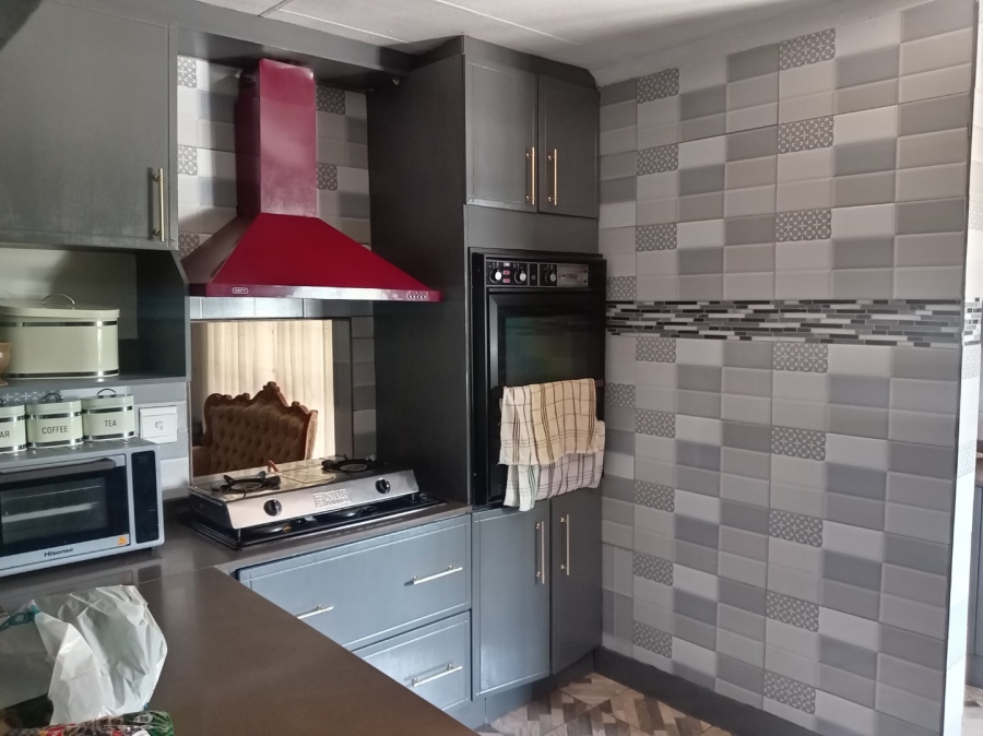 5 Bedroom Property for Sale in Riamar Park Gauteng